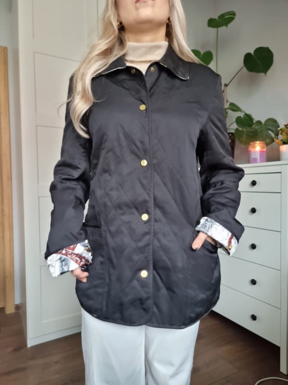 Czarna pikowana kurtka jesień wiosna elegancka podszewka