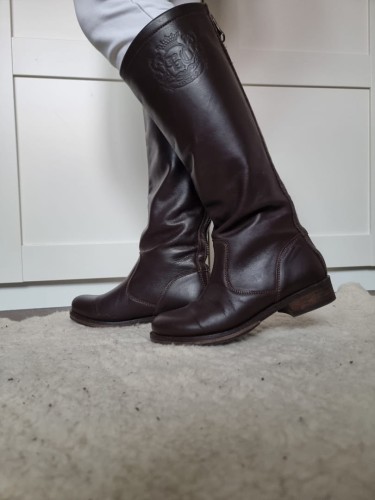 Czekoladowe kozaki Guess, r. 38 skóra naturalna Model Anna GSB3ANN BN-38
