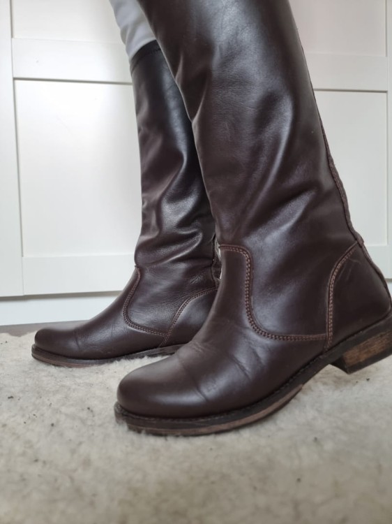 Czekoladowe kozaki Guess, r. 38 skóra naturalna Model Anna GSB3ANN BN-38