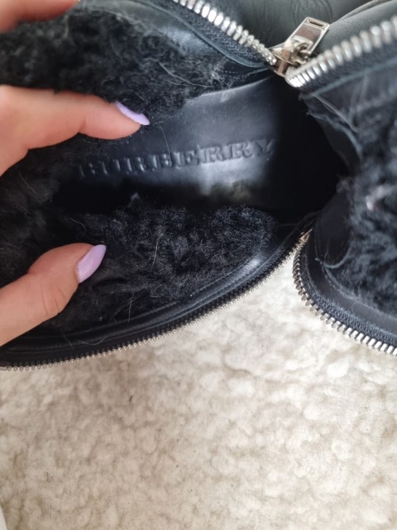 Czarne ocieplane niskie botki Burberry skóra naturalna, futerko r 38