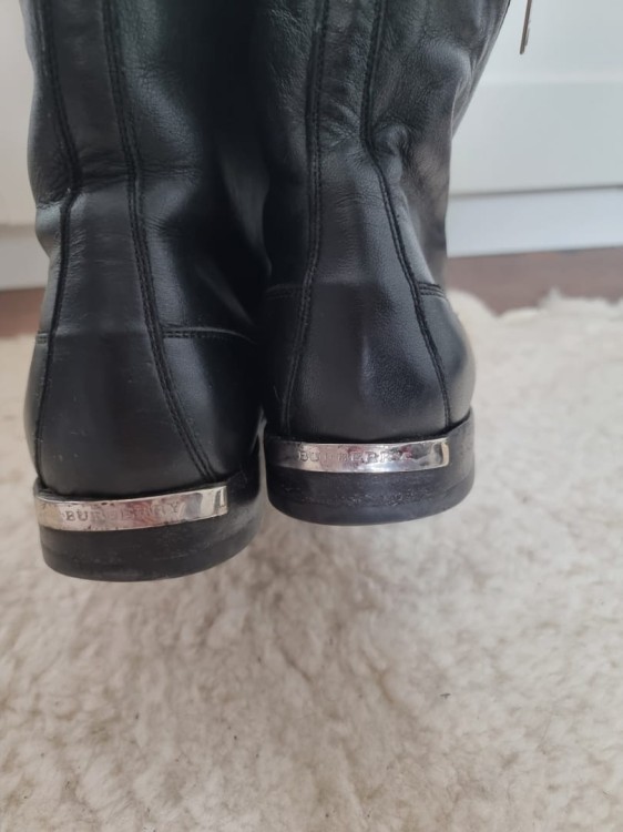 Czarne ocieplane niskie botki Burberry skóra naturalna, futerko r 38