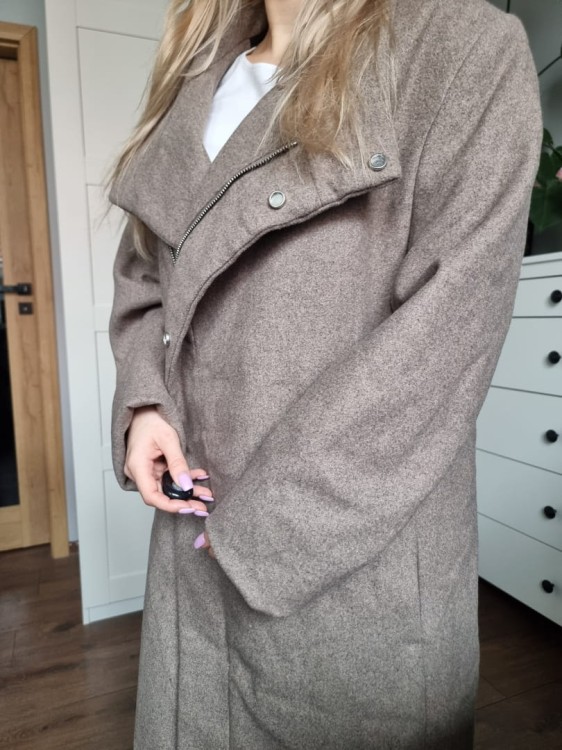 Wiosenny beżowy płaszcz 54% wełna