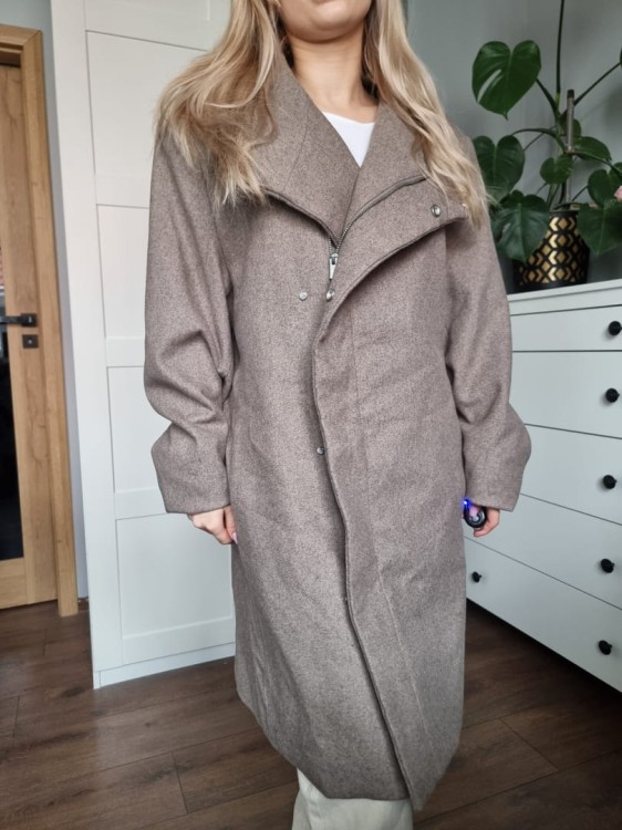 Wiosenny beżowy płaszcz 54% wełna