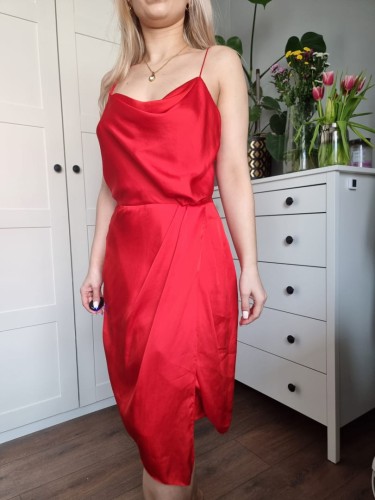 Czerwona satynowa sukienka koktajlowa, r. S
