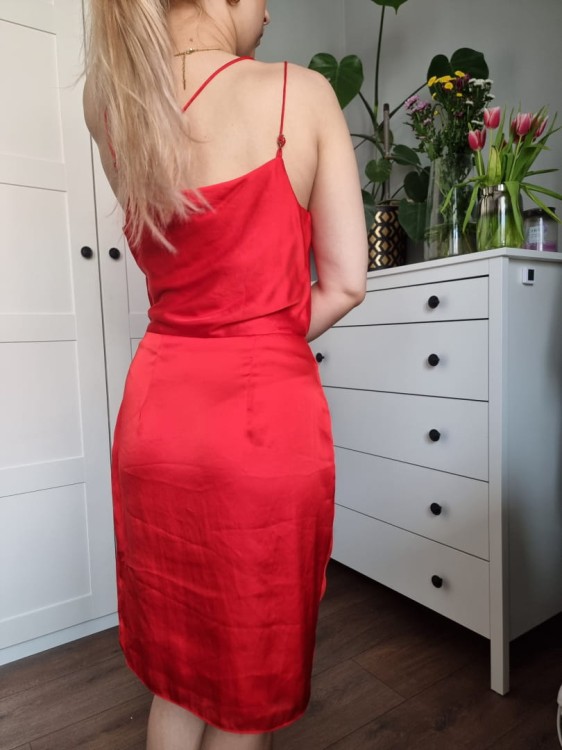 Czerwona satynowa sukienka koktajlowa, r. S
