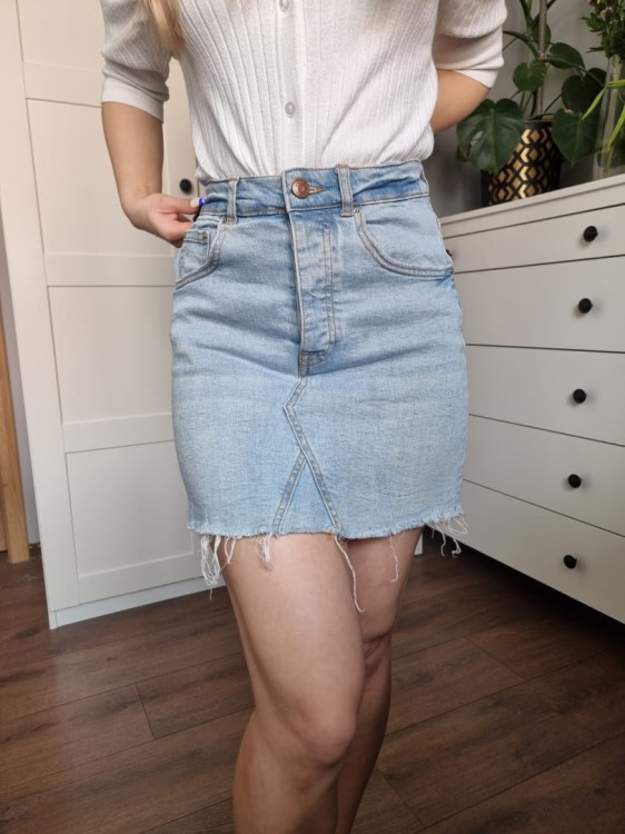 Jeansowa spódniczka z przeszyciami Gina Tricot, r. S