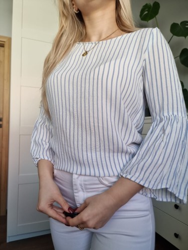 Biała bluzka w niebieskie paski, falbana na rękawach, wiskoza, r. S