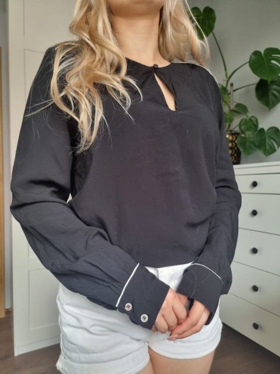 Elegancka koszula z białymi lamówkami, r M, wiskoza