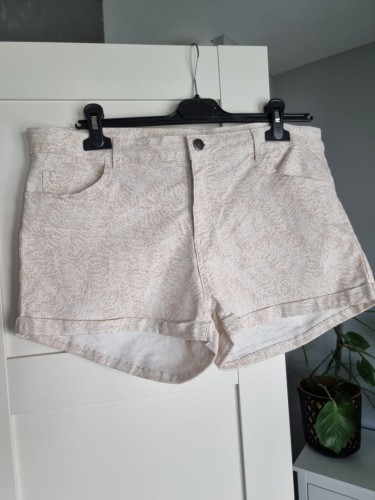 Biało beżowe szorty z bawełny plus size