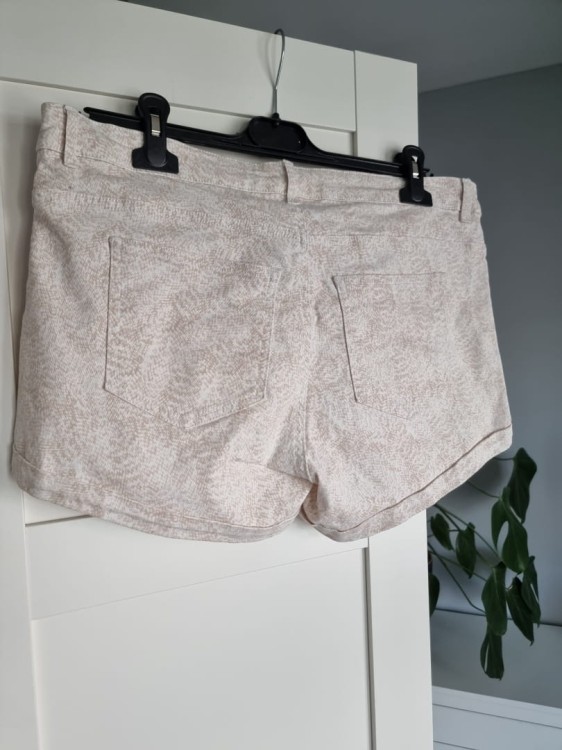 Biało beżowe szorty z bawełny plus size