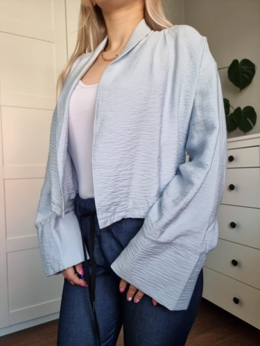 Letnia marynarka narzutka, błękitna, wiskoza, szerokie rękawy