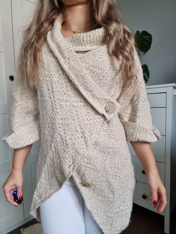 Beżowy damski kardigan z wełną oversize