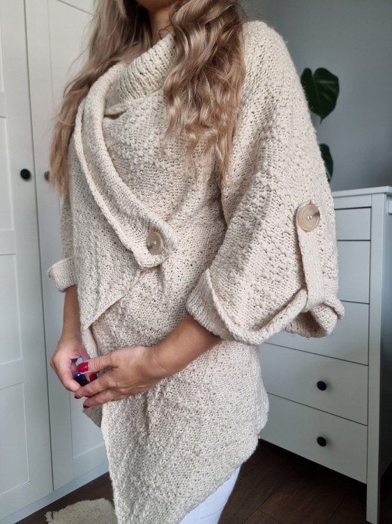 Beżowy damski kardigan z wełną oversize
