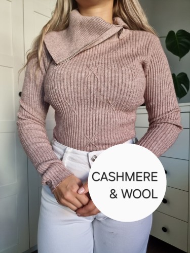 Łososiowy sweter kaszmir i wełna z golfem prążkowany
