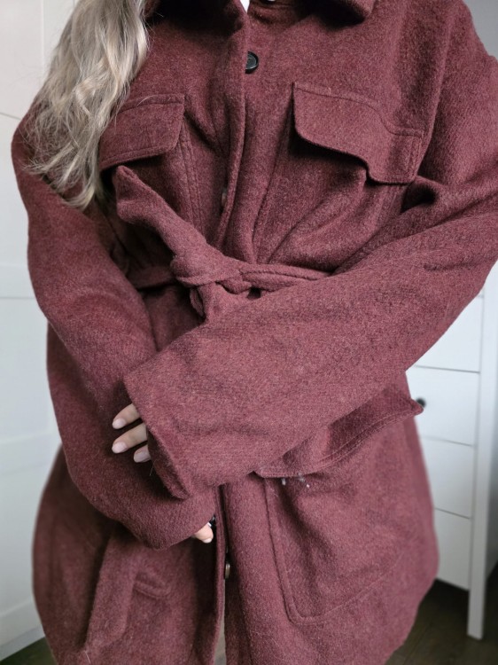 Kurtka z wełną bordowa burgundowa wiązana w pasie kobieca elegancka