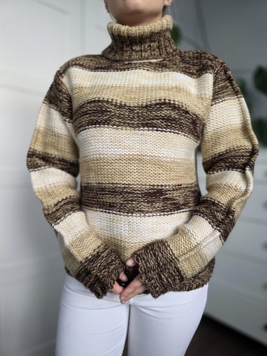 Wełniany damski sweter w pasy brązowy beż golf niegryzący
