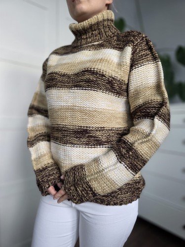 Wełniany damski sweter w pasy brązowy beż golf niegryzący