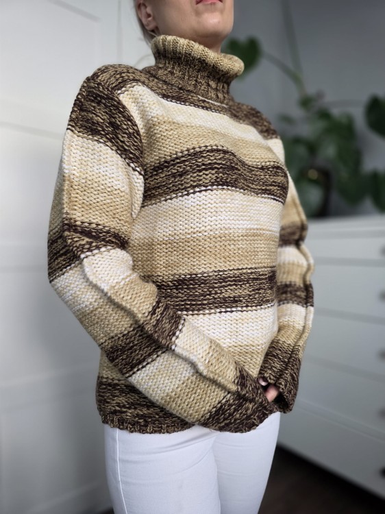 Wełniany damski sweter w pasy brązowy beż golf niegryzący