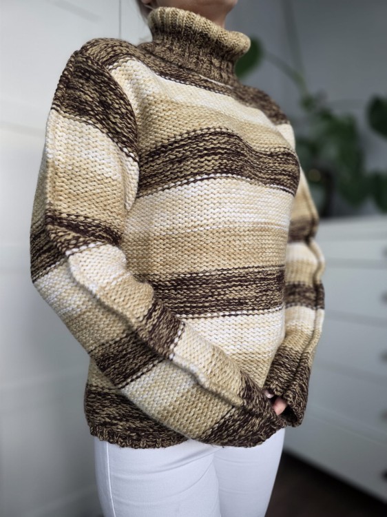 Wełniany damski sweter w pasy brązowy beż golf niegryzący