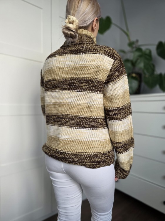 Wełniany damski sweter w pasy brązowy beż golf niegryzący