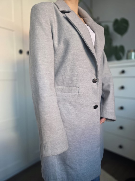 Szary płaszcz damski wełna klasyczny elegancki srebrne guziki szary popielaty
