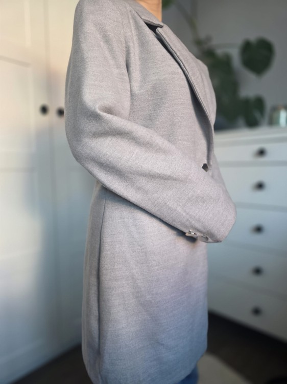 Szary płaszcz damski wełna klasyczny elegancki srebrne guziki szary popielaty