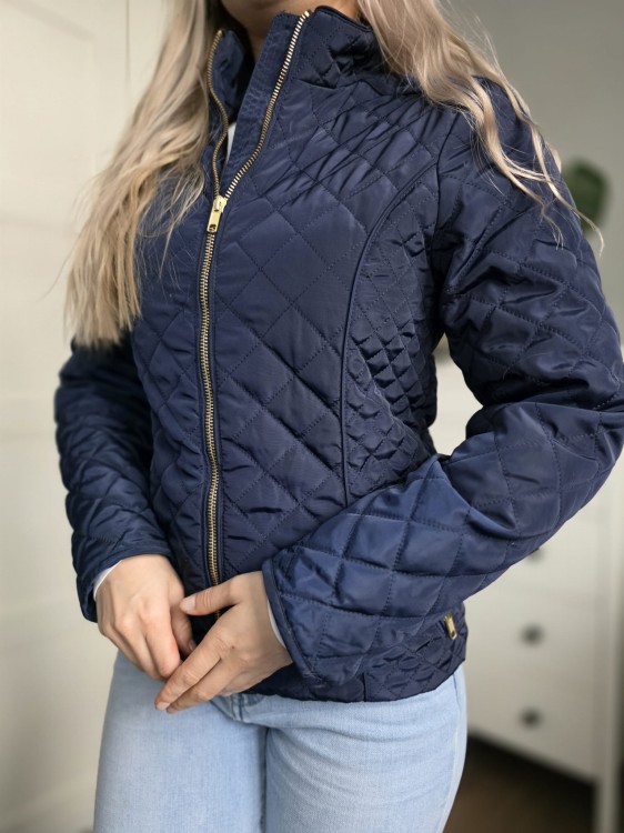 Granatowa kurtka damska  ze złotymi okuciami pikowana wiosna