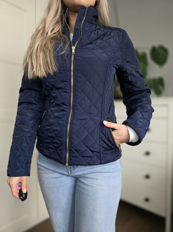 Granatowa kurtka damska  ze złotymi okuciami pikowana wiosna