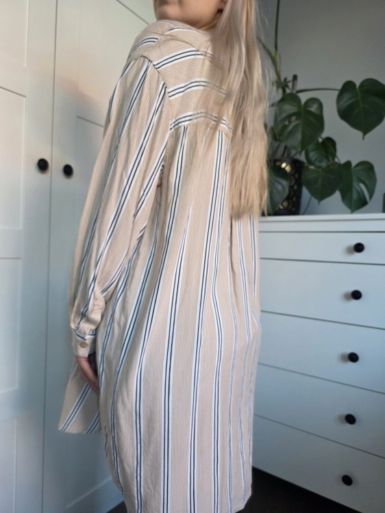 Wiskozowa sukienka tunika w paski beżowa elegancka oversize