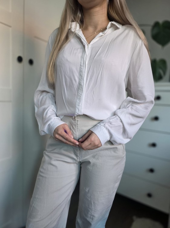 Biała klasyczna damska koszula wiskoza elegancka kryte guziki