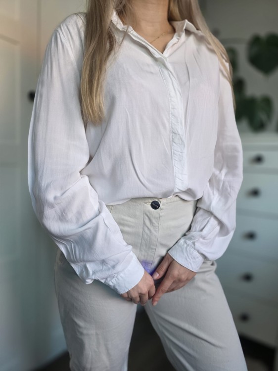 Biała klasyczna damska koszula wiskoza elegancka kryte guziki