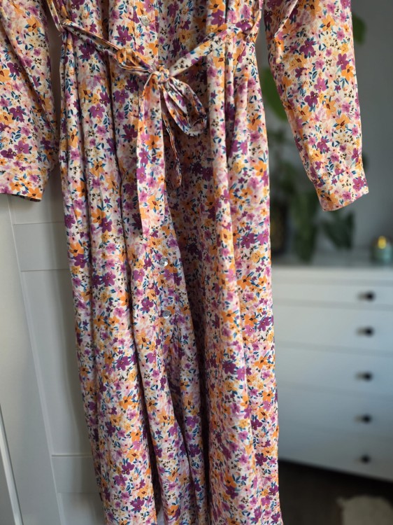 Sukienka maxi szmizjerka w kwiaty na guziki z paskiem wiskoza plus size