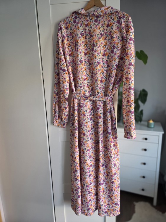 Sukienka maxi szmizjerka w kwiaty na guziki z paskiem wiskoza plus size