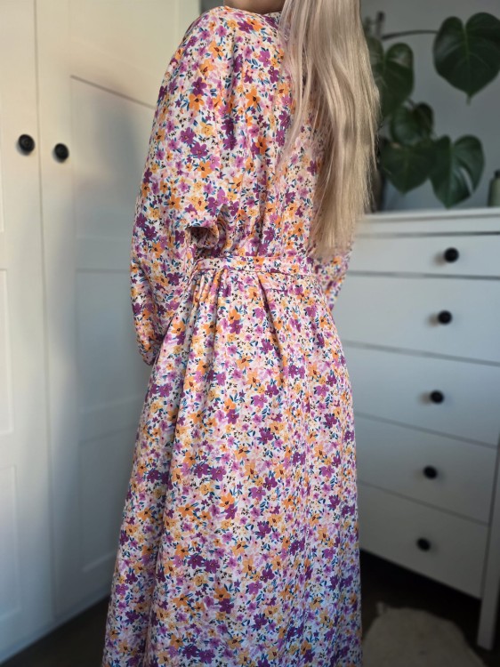 Sukienka maxi szmizjerka w kwiaty na guziki z paskiem wiskoza plus size