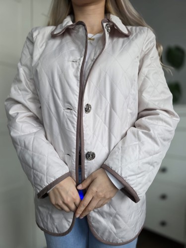 Elegancka kremowa pikowana kurtka ze srebrnymi guzikami kieszenie r. M oversize