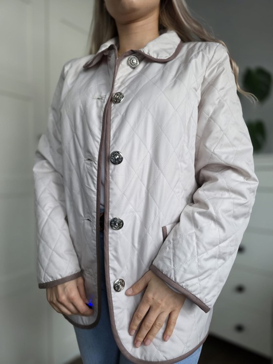 Elegancka kremowa pikowana kurtka ze srebrnymi guzikami kieszenie r. M oversize