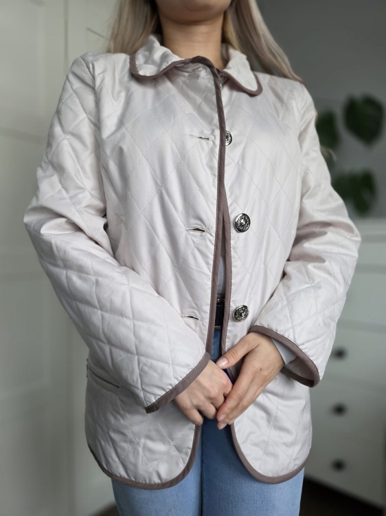 Elegancka kremowa pikowana kurtka ze srebrnymi guzikami kieszenie r. M oversize