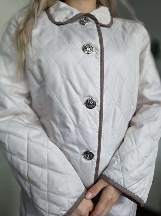 Elegancka kremowa pikowana kurtka ze srebrnymi guzikami kieszenie r. M oversize