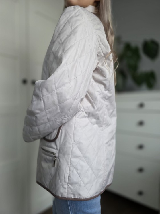 Elegancka kremowa pikowana kurtka ze srebrnymi guzikami kieszenie r. M oversize