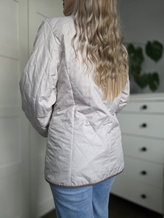 Elegancka kremowa pikowana kurtka ze srebrnymi guzikami kieszenie r. M oversize