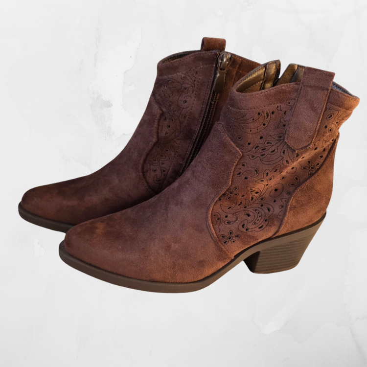 botki-damskie-ekozamsz-zamek-boczy-wygodne-obuwie.jpg Botki damskie z ekozamszu zapinane na zamek boczny, wygodne i praktyczne