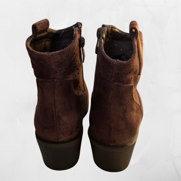 botki-damskie-zamszowe-eleganckie-do-plaszcza.jpg Eleganckie botki damskie z ekozamszu idealne do stylizacji z płaszczem