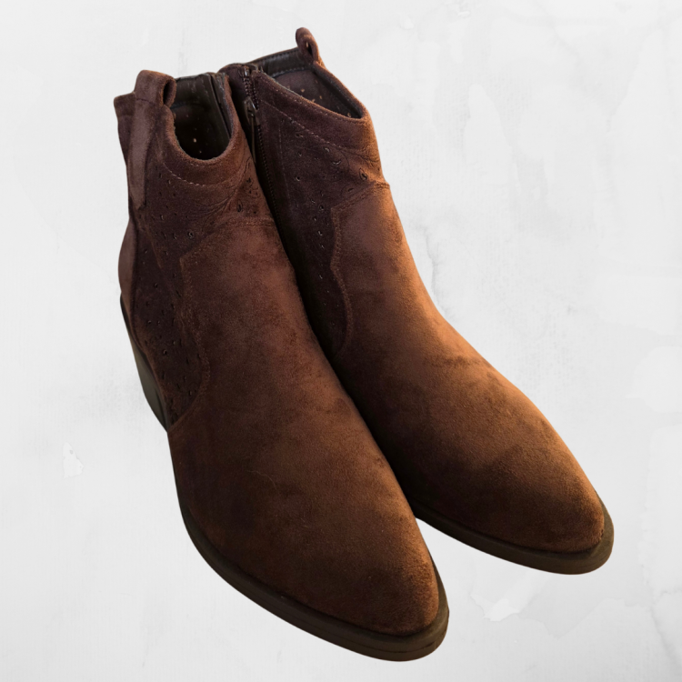 botki-damskie-ekozamsz-modne-do-jeansow.jpg Modne botki damskie z ekozamszu, świetne do stylizacji z jeansami