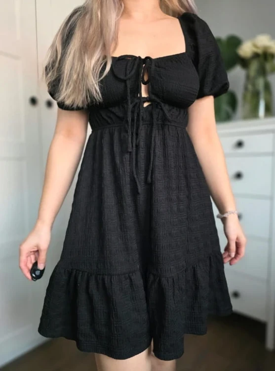 Czarna sukienka baby doll mini tłoczona z metką XS/S elegancka nowa