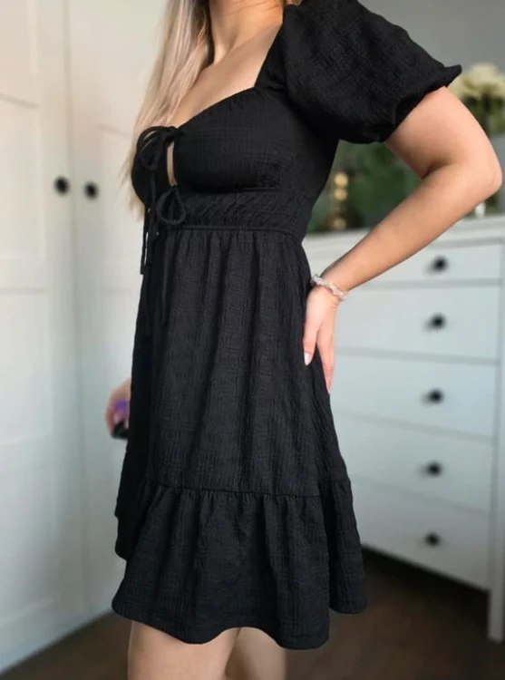 Czarna sukienka baby doll mini tłoczona z metką XS/S elegancka nowa