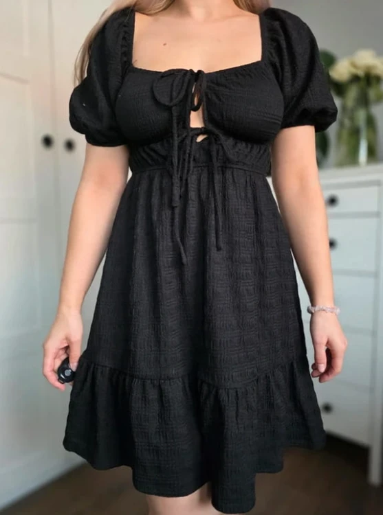 Czarna sukienka baby doll mini tłoczona z metką XS/S elegancka nowa