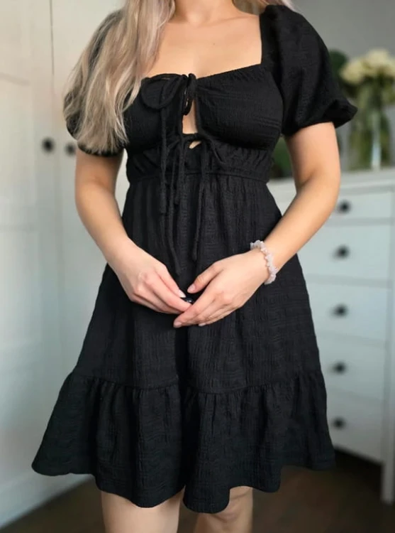 Czarna sukienka baby doll mini tłoczona z metką XS/S elegancka nowa