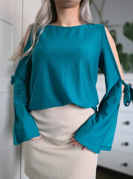 Zielona bluzka elegancka z kokardami na rękawach rozcięcia V by Very M 38