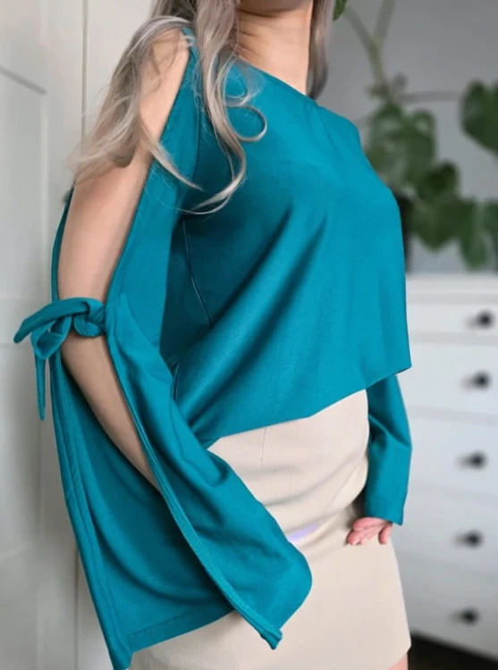 Zielona bluzka elegancka z kokardami na rękawach rozcięcia V by Very M 38