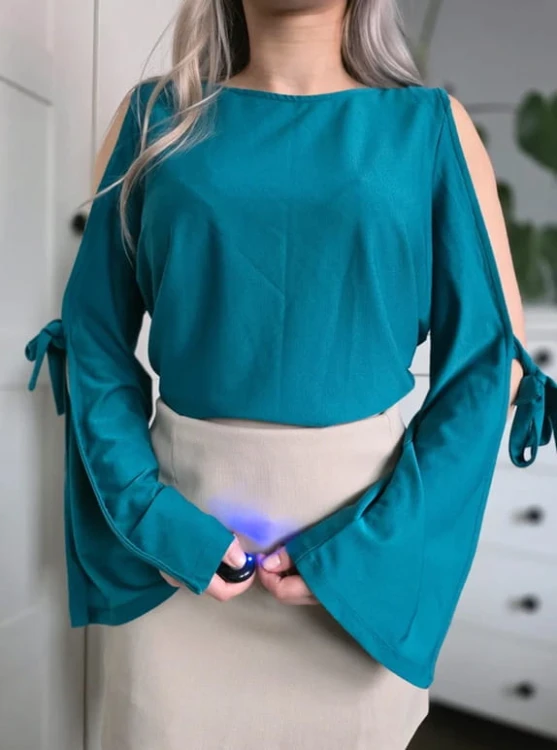 Zielona bluzka elegancka z kokardami na rękawach rozcięcia V by Very M 38